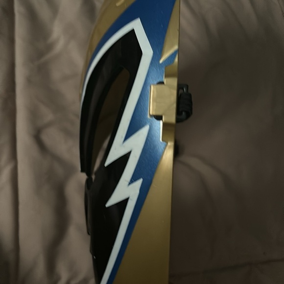 Power Rangers Dino Charge Gold Ranger Mask Halloween 2014 Rare HTF Bandai - Picture 5 of 6